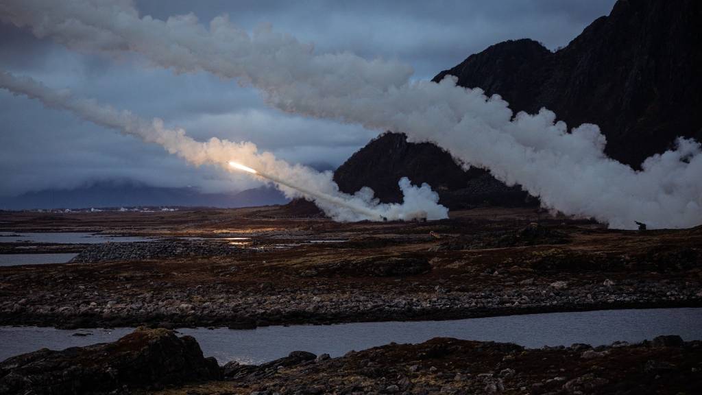US Marines firing HIMARS during exercise Formidable Shield 23