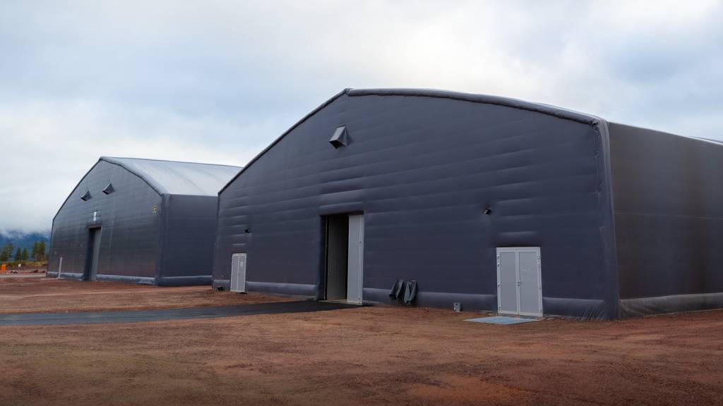 3. november 2025 åpnet Camp Rødsmoen som et alliert mottakssenter. Utsiden av et par av teltene