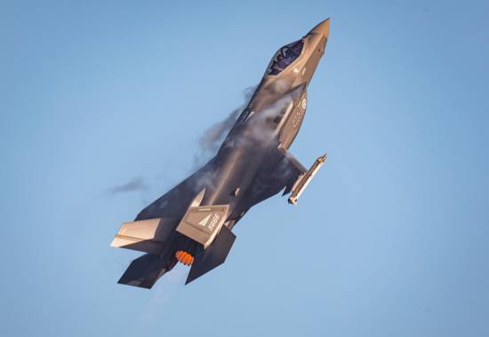 Et norsk F-35 tar av i Poznań, Polen.