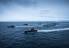 Militære fartøy på islagt hav