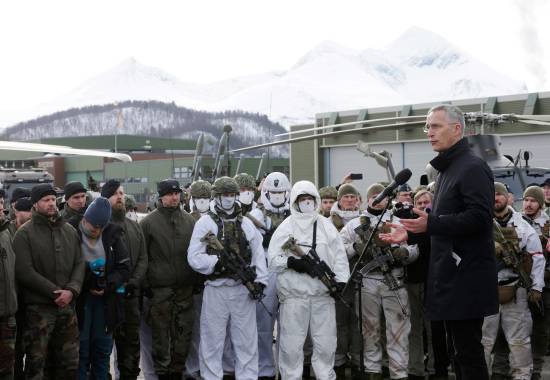 NATO Secretary General Jens Stoltenberg på Bardufoss Fly Stasjon under vinter øvelsen Cold Response 2022