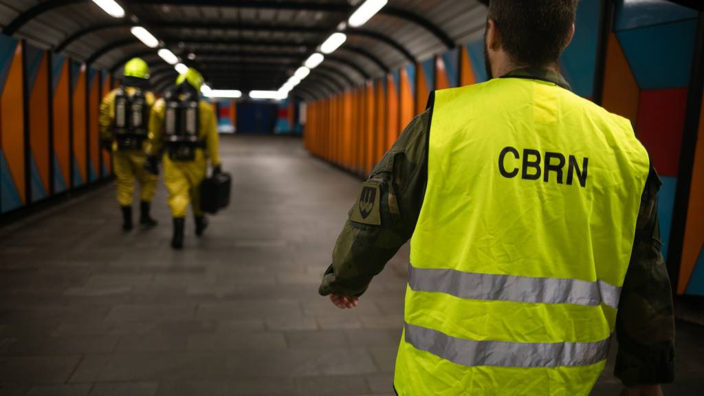Forsvarets CBRN kapasiteter trener sammen med sivile nødetater i Oslo. For å trene samvirke og løse oppdrag i nye miljøer.