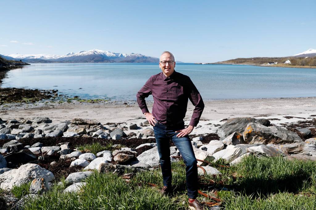 Ordfører Terje Bartholsen i Evenes kommune, her på stranden i Liland