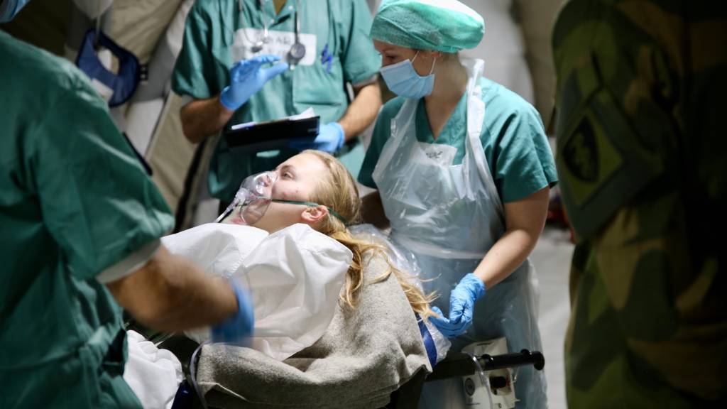 Forsvarets sanitet gjennomfør trening av styrkestruktur under øvelse Føniks 2021 ved bruk av Role 2 Basic feltsykehus. Medical personnel during the exercise Føniks 2021 at Sessvollmoen.