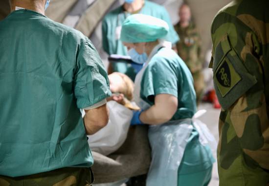 Forsvarets sanitet gjennomfør trening av styrkestruktur under øvelse Føniks 2021 ved bruk av Role 2 Basic feltsykehus. 

Medical personnel during the exercise Føniks 2021 at Sessvollmoen.
