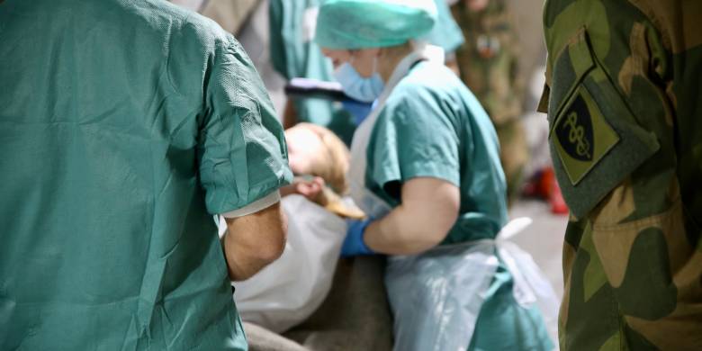 Forsvarets sanitet gjennomfør trening av styrkestruktur under øvelse Føniks 2021 ved bruk av Role 2 Basic feltsykehus. 

Medical personnel during the exercise Føniks 2021 at Sessvollmoen.