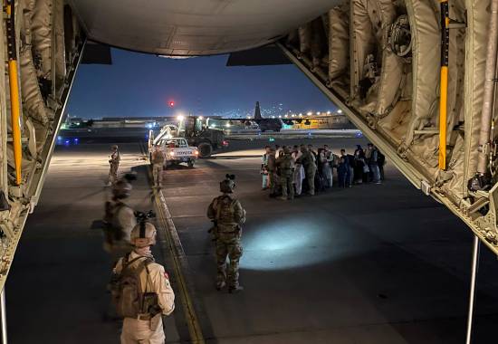 Et C-130J fra 335 skvadronen i Luftforsvaret har bistått med evakueringen ac sivile fra Kabul i Afghansistan til Tblisi i Georgia *** Local Caption *** A C-130J Hercules aircraft 335 squadron from Royal Norwegian Air Force have been a part of the evacuation of civilians out of Kabul in Afghanistan to Tblisi in Georgia