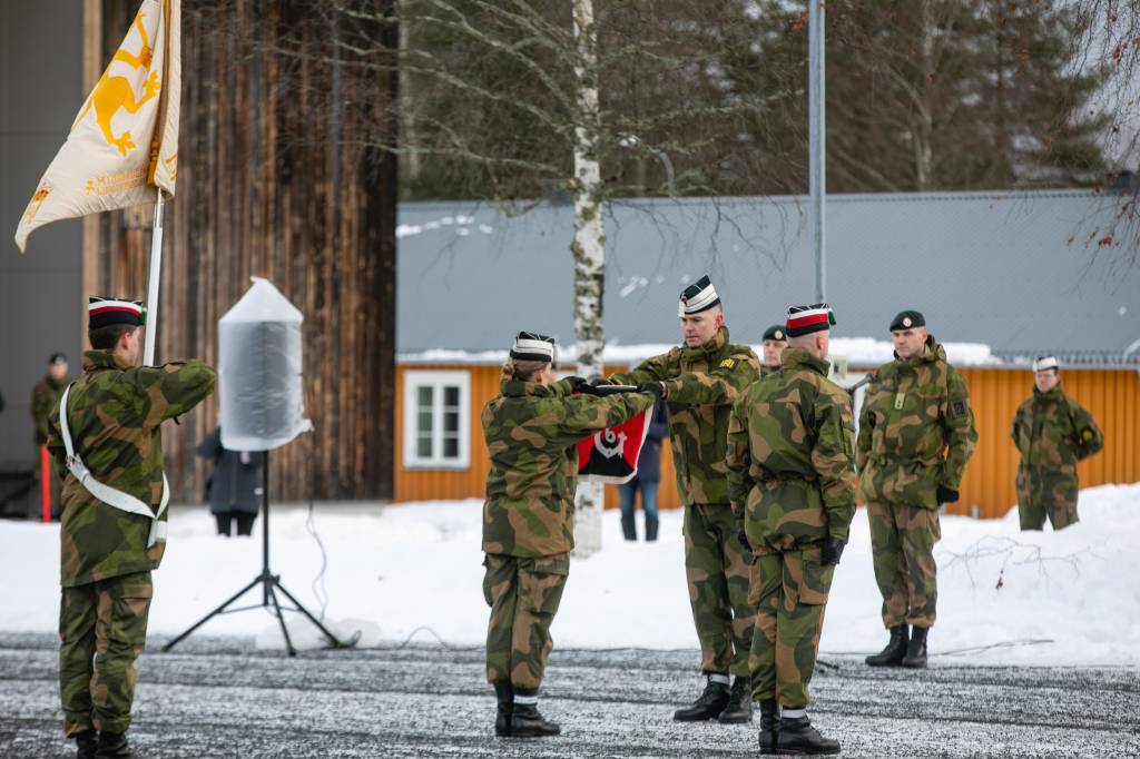 6. Gardekompani blir overført til Hærens rekrutt og fagskole som en del av en felles rekrutt utdanning for Hæren.