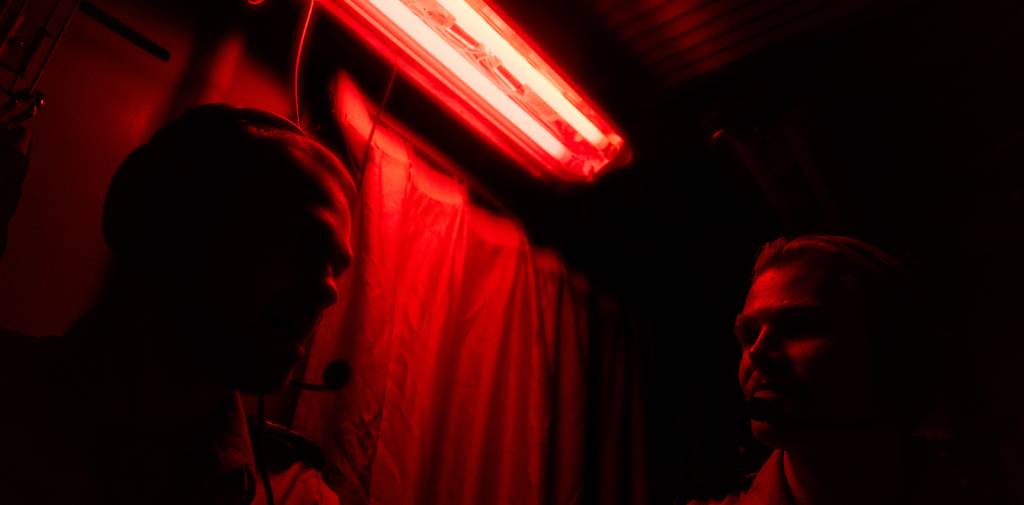 Undervannsoperatører fra ASW-domenet på KNM Roald Amundsen lytter etter ubåter i Indo-Stillehavet som en del av Operation Highmast 25.