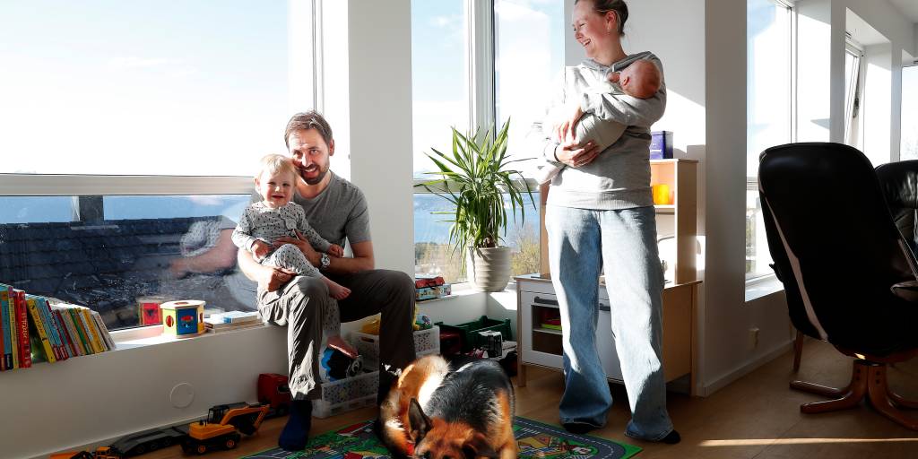 Oberstløytnant Rune Arntzen med kona Line Arntzen og barna Marcus og Caroline Arntzen hjemme i Narvik