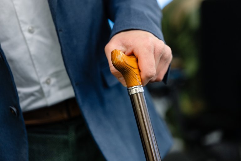 Bjarne Bjørneviks stokk med et elegant og glattlakkert trehåndtak. 