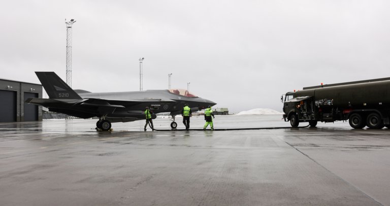Demo av fylling av biologisk drivstoff eller Sustainable Aviation Fuel (SAF).