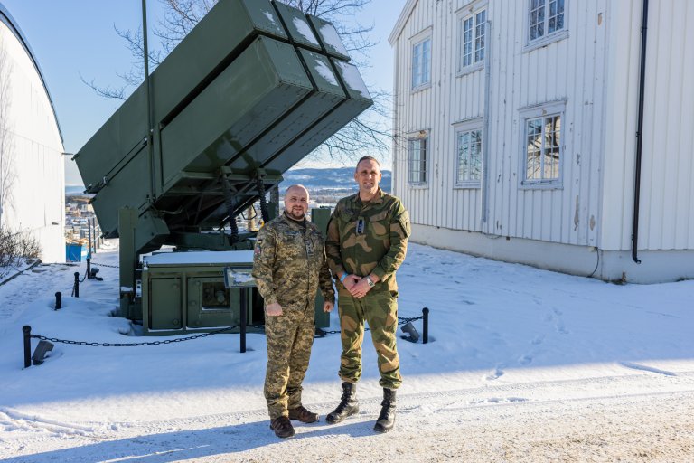 Oberst Kyrylo Peretiatko og oberst Per Steinar Trøite. Foto: Sigurd Tonning-Olsen, Forsvaret