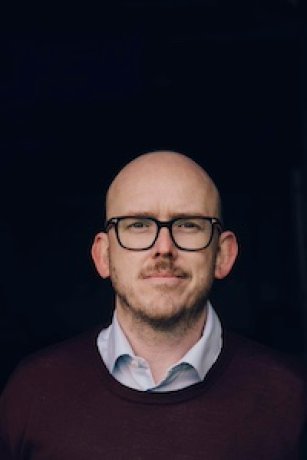 Oddvar Vignes kommer til Krigsskolen i anledning verdensdagen for selvmordsforebygging og arrangementet "Åpenhet redder liv". Foto: Jan Inge Haga/Samlaget