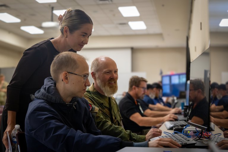 Cyberforsvaret og NOBLE ved Forsvarets Operative hovedkvarter samarbeider om å utvikle en KI-agent til bruk i operative situasjoner.