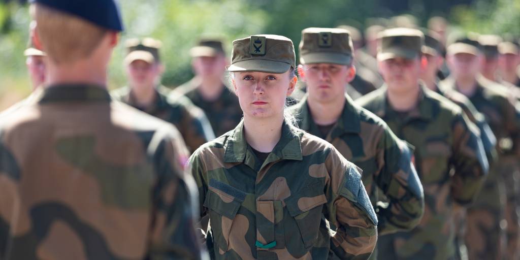 Rekrutter øver på sluttet orden. 