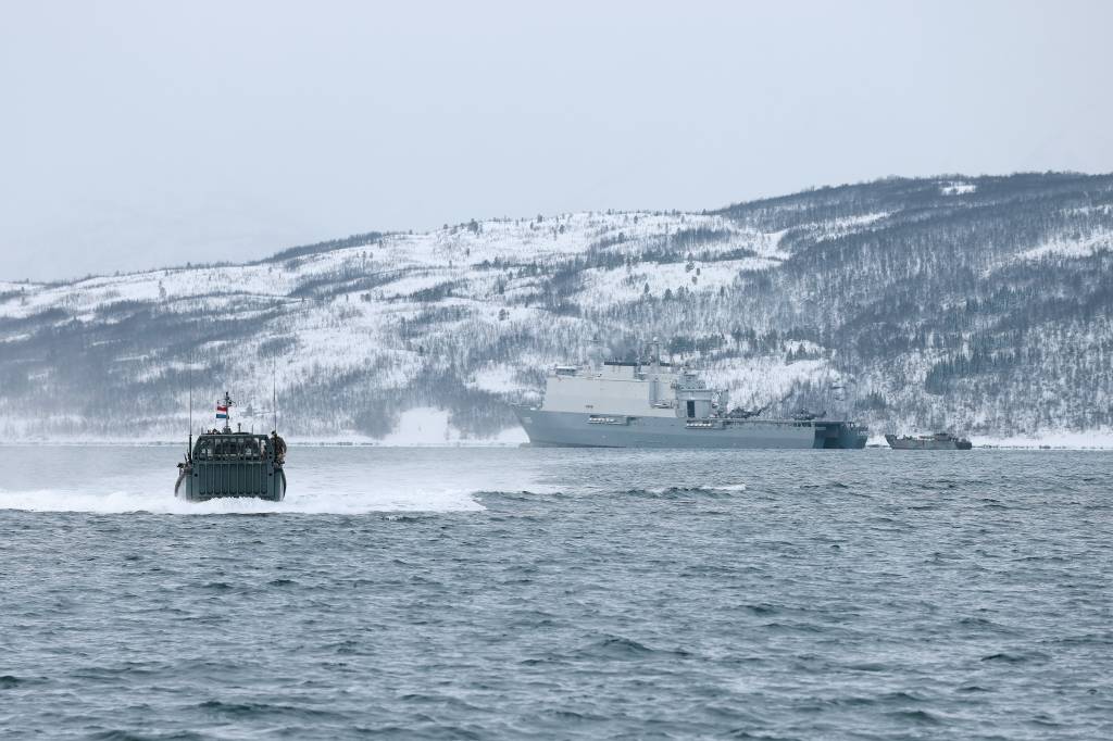 Nederlandske landgangs fartøy fra Korps Mariniers, tilhørende L800 Ms Roterdam, under vinter øvelsen Joint Viking 2023