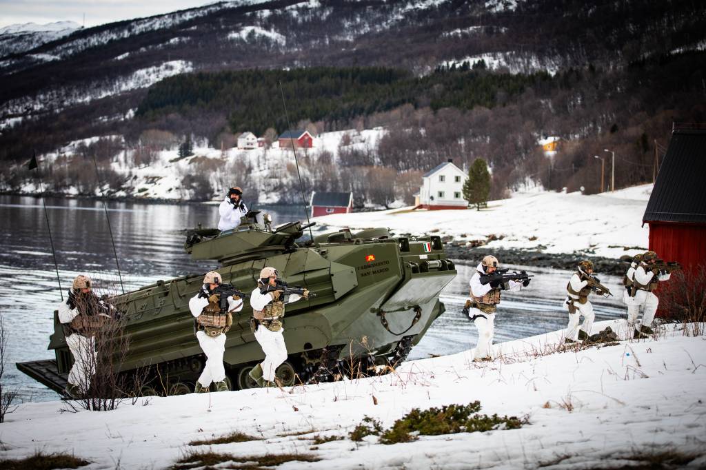 Landsetting av utstyr på Nordic Responce 2024