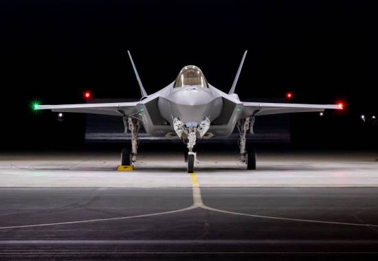 Nye F-35A kampfly forlater Lockheed Martin fabrikken i  Fort Worth i USA og skal fly over til Norge