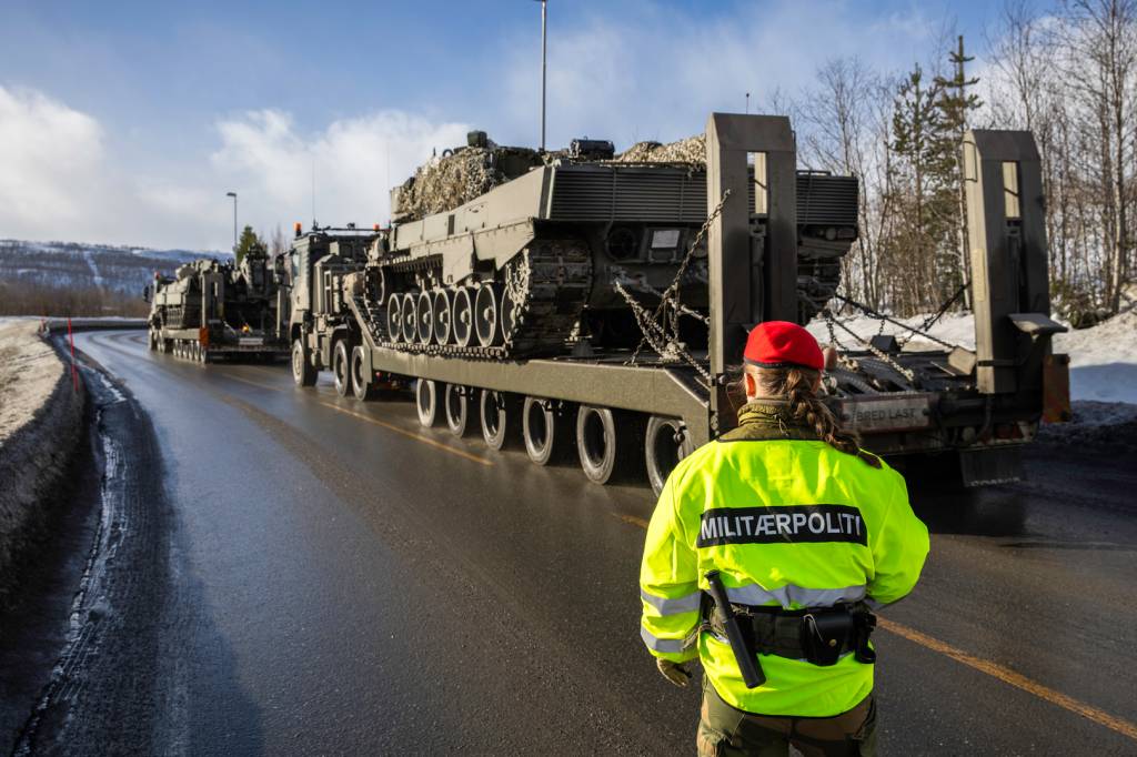 Vernepliktige i militærpolitiet bidrar til redeployering under vinterøvelse Cold Response 26.