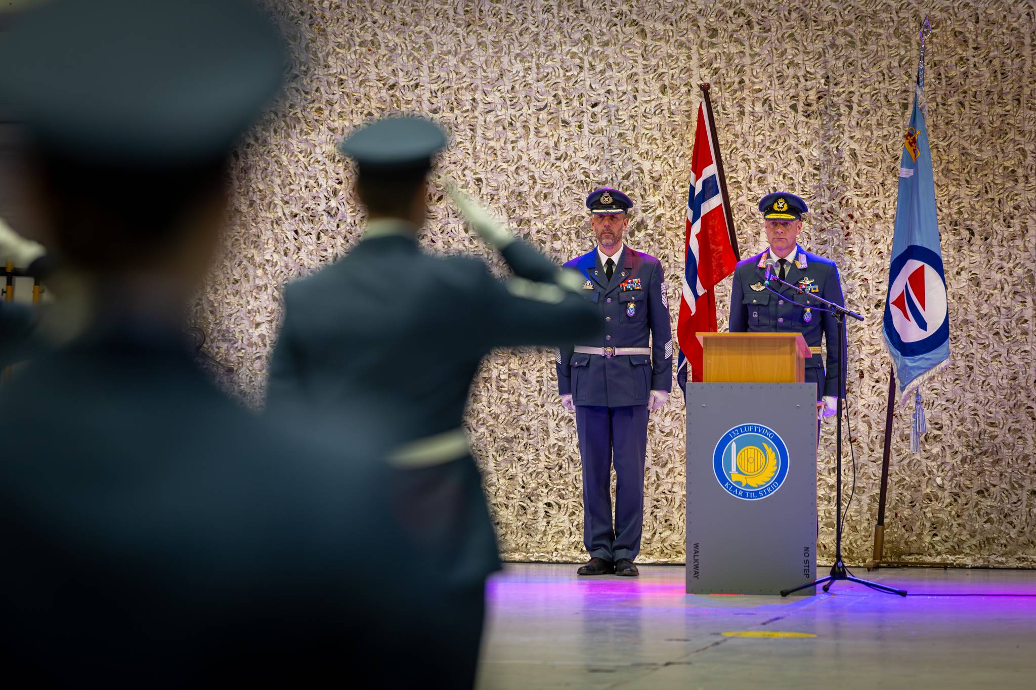 Faneoverrekkelse til 330, 331 og 332 skvadron på Ørland flystasjon ...