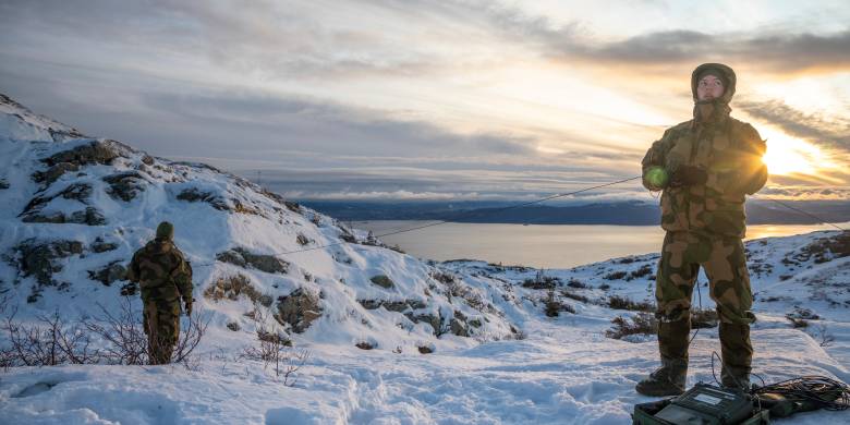 Cybertekniker-elever fra Cyberforsvarets våpenskole under deres vinter-/sambandsøvelse i Trøndelag, november 2019