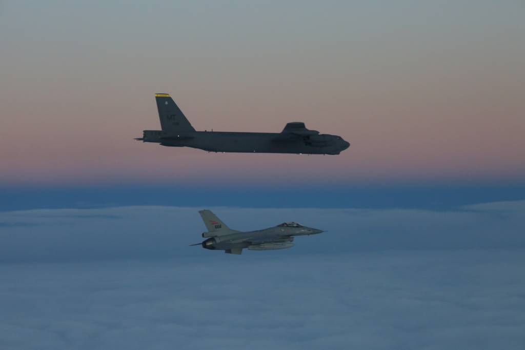 2020-12-03 (U) AXE 01 B52 F16 1_447A9775
