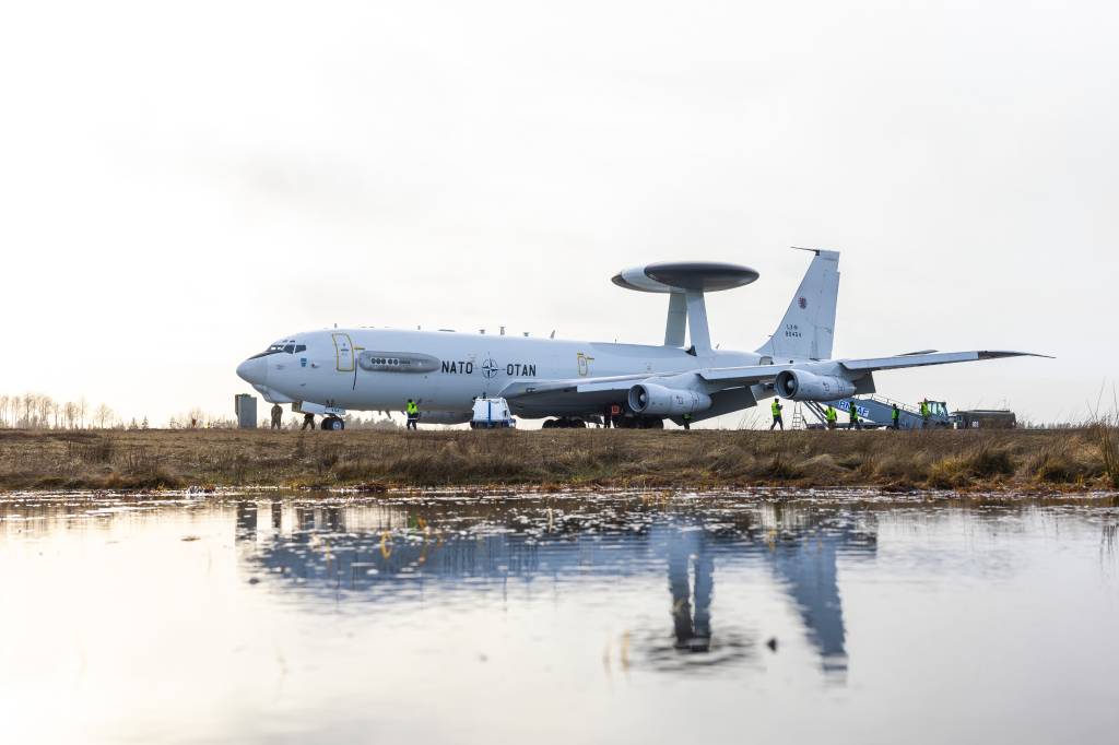 NATO E-3A AWACS ankommer Rygge flystasjon i forbindelse med Nordic Response 2024.