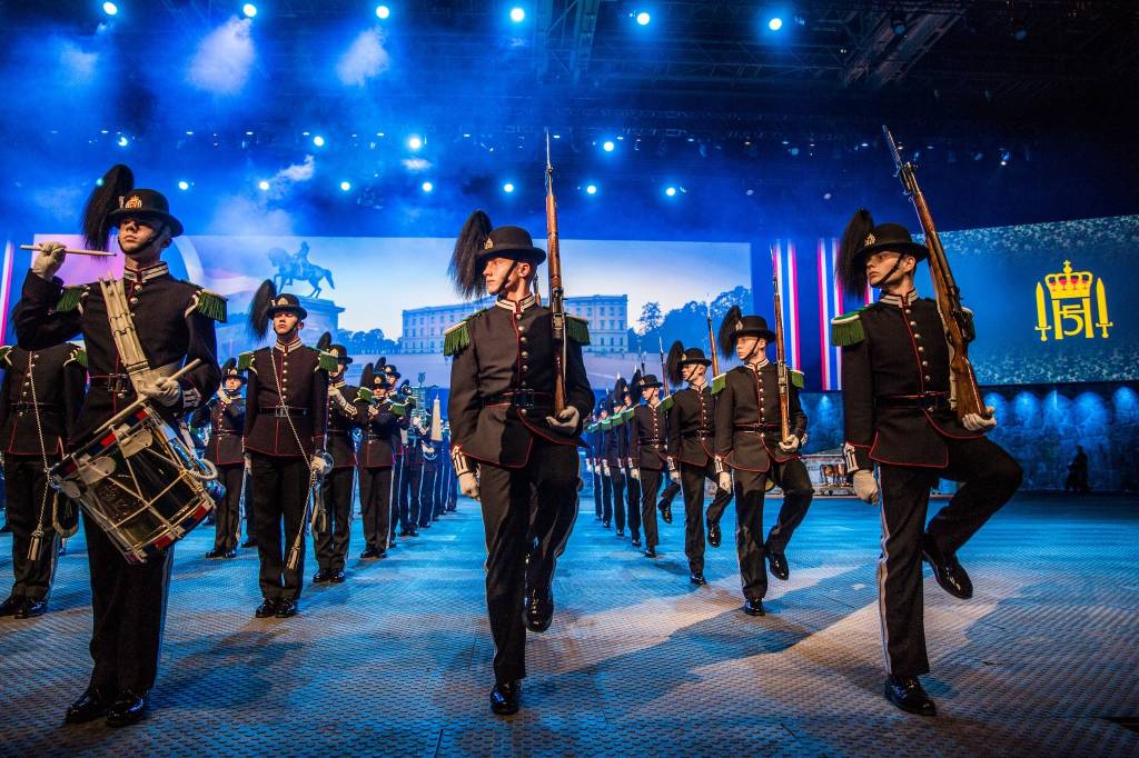 Gardister fra Hans Majestet Kongens Gardes 3. Gardekompani deltar på Norsk Militær Tattoo

//

Guardsmen from HMKGs 3rd Guard Company participating in the Norwegian Military tattoo 
