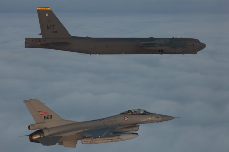 2020-12-03 (U) AXE 01 B52 F16 FORMATION 447A9784.JPG