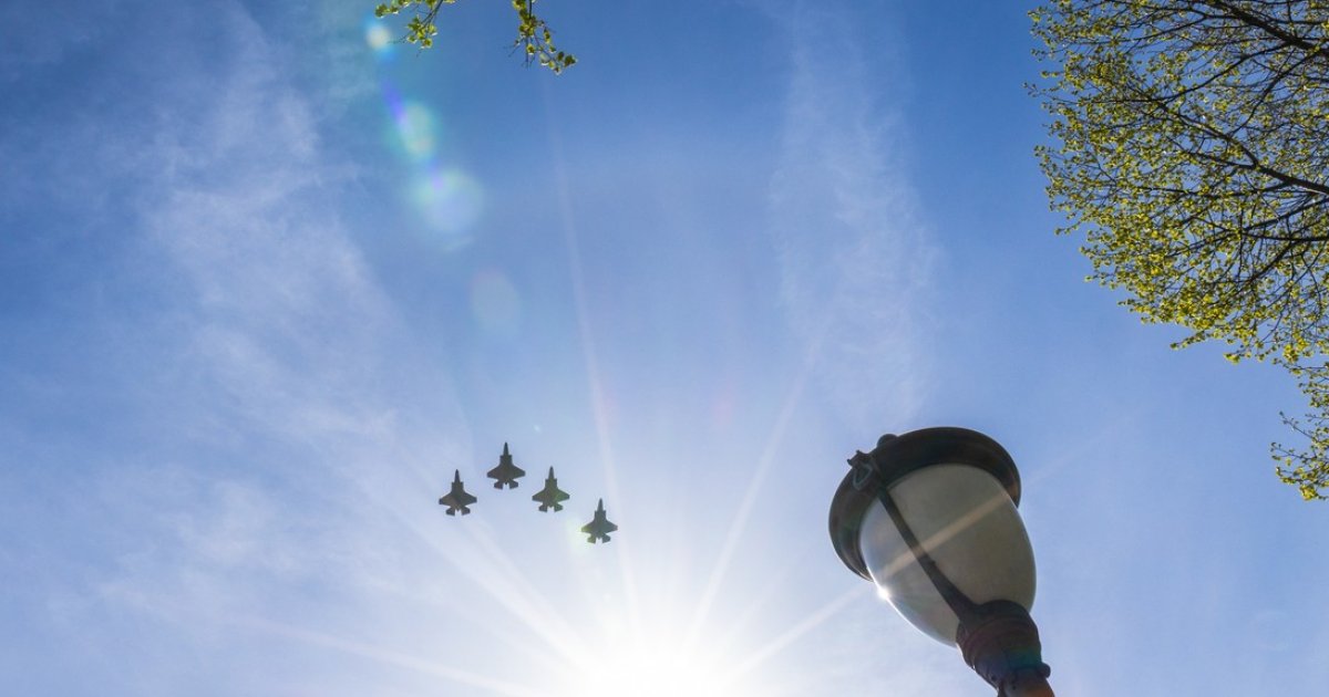overflygning-under-kong-harald-vs-gravferd-forsvaret