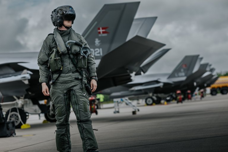 Dansk pilot foran danske F-35 i Leeuwarden, Nederland