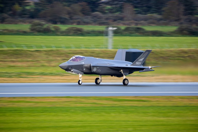 FOR FØRSTE GANG:&nbsp;For første gang flyr en finsk pilot et F-35 i Europa. Her i et norsk F-35 ut fra Ørland flystasjon. Foto: Sindre Fjerdingby Korsviken, Forsvaret