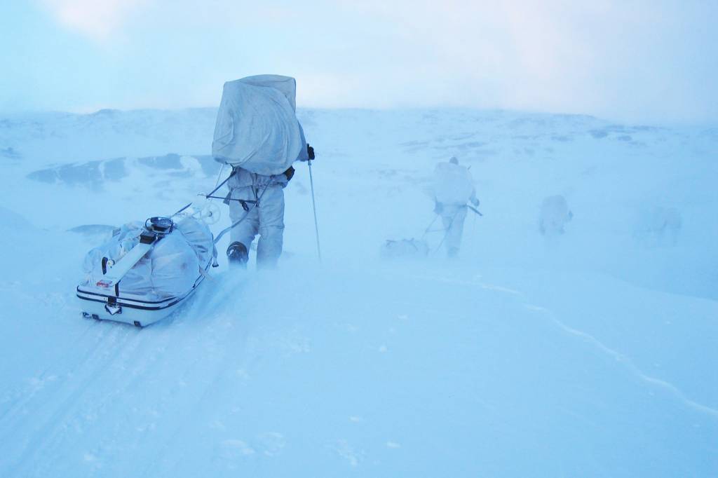 Soldater fra Etterretningsbataljonen på skipatrulje / Soldiers from the  battalion of Intelligence at skipatrol