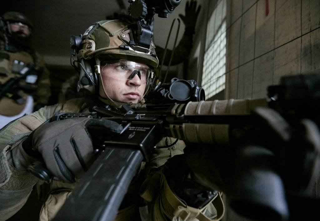 Innsatsstyrke Derby fra HV-02, Oslo og Akershus heimevernsdistrikt i Lutvann leir i Oslo. Øvde i Tofte under sin første treningsperiode i 2018. Militære operasjoner i bebygde områder ble øvet på, med seg hadde de også underleggelser fra Kamp og støttekompaniet i 2. bataljon i Brig N med termiske kapasiteter. / QRF Derby during an exersise