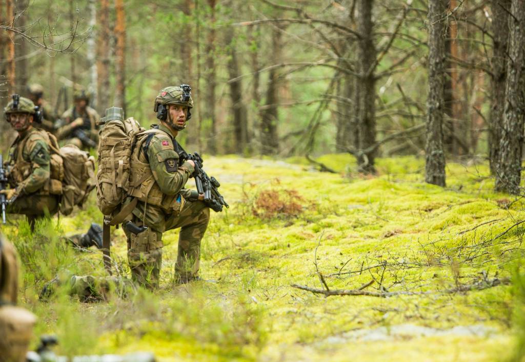 Soldater og befal fra Telemark bataljon får trent på mange forskjelige typer opperasjoner å med samhandlig med stridsvogner fra Telemark bataljon under øvelse i Lituaen som en del av NATO-opperasjonen  Enhanced Forward Presence  // Soldier from Norwegian Army Telemark battalion training in Lithuania during Enhanced Forward Presence