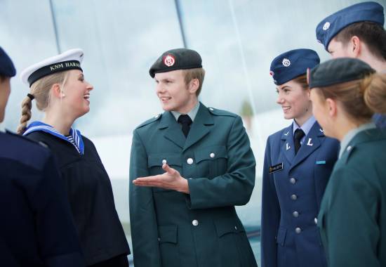 Soldater fra de tre forsvarsgrenene Hær, Sjø og Luft sammen ifm innføringen av allmennverneplikt
Norwegian conscripts from the Navy, Army and the Air Force 