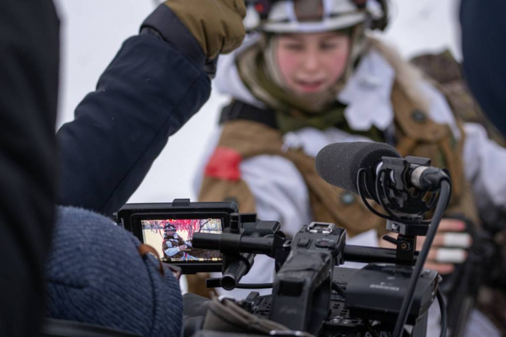 Internasjonal presse møtte innsatsstyrke Ida & Lyra, ute i felt, i anledning øvelse Nordic Response 2024.