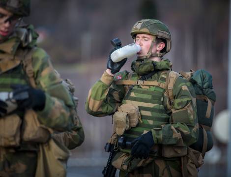 Rekrutter fra Cyberforsvarets base- og alarmtjenester (CBA) under deres beretløp i november 2017. // Recruits from the Norwegian Armed Forces Cyber Defence Garrison Support and Response Services during their 