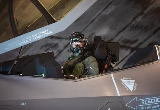 Norsk F-35 pilot før take off under oppdraget Iceland Air Policing 2020