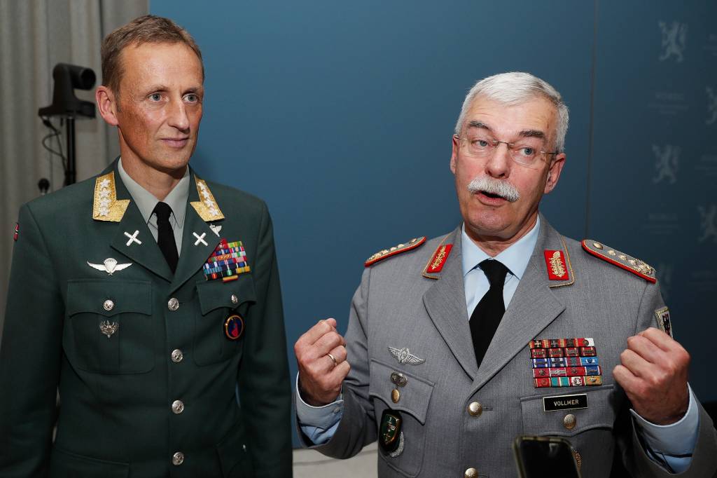 Forsvarssjef General Erik Kristoffersen mottok Commander of Allied Joint Force Command Brunssum General Jörg Vollmer i Forsvarsdepartementet 10 novembert 2021