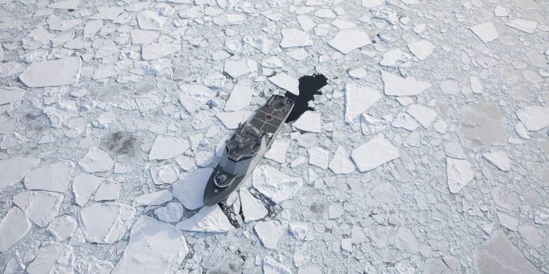 Photoex med KV Svalbard i Vestisen ved Grønland, under seltelling i 2018