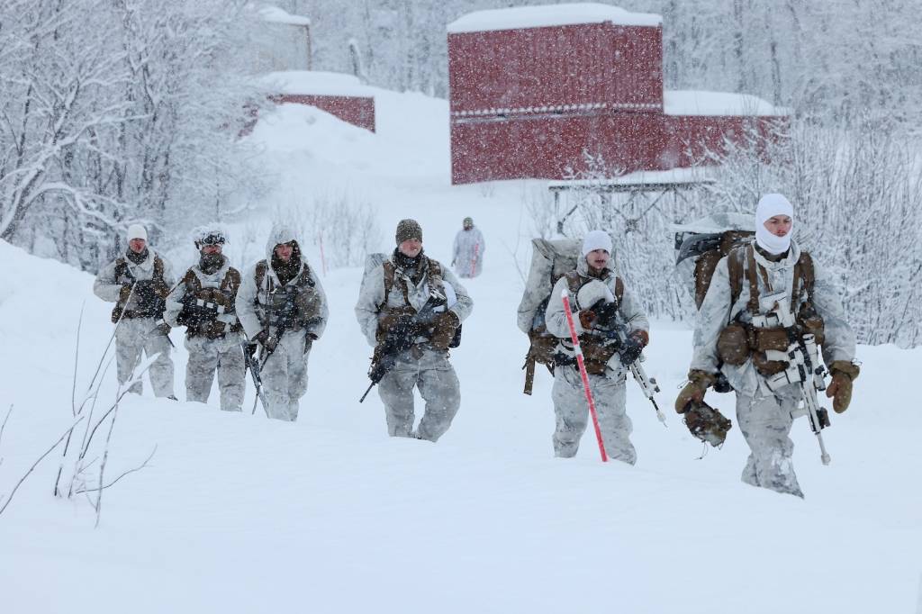 Amerikanske soldater på vinter trening i Setermoen skytefelt