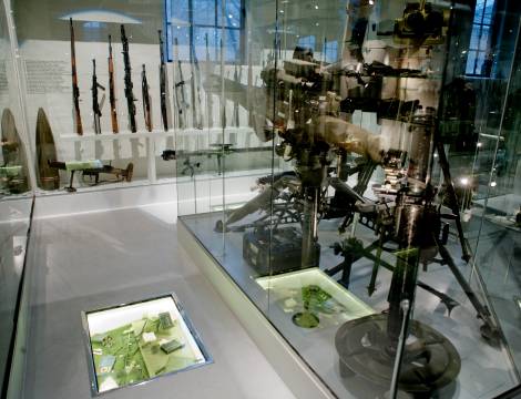 Utstilling i Forsvarsmuseet på Akershus festning i Oslo.

From the norwegian defense museum.