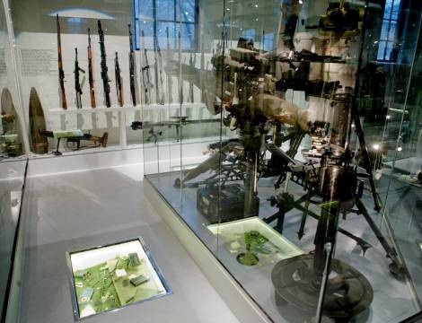 Utstilling i Forsvarsmuseet på Akershus festning i Oslo.

From the norwegian defense museum.