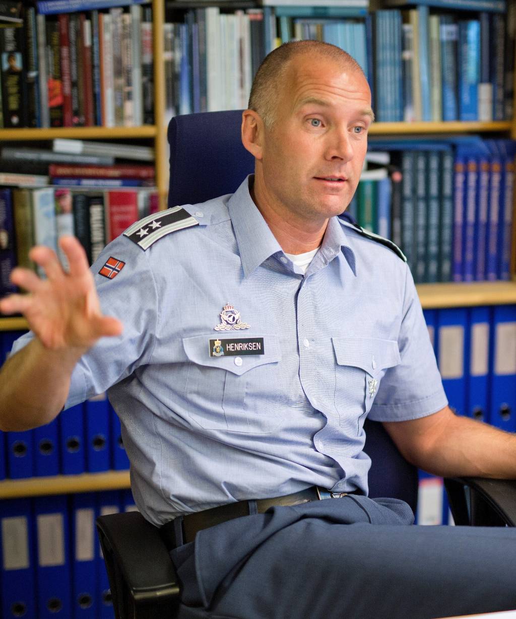 Oberstløytnant Dag Henriksen ved Luftkrigsskolen i Trondheim./Lieutenant Colonel Dag Henriksen at the Air Force Academy in Trondheim.