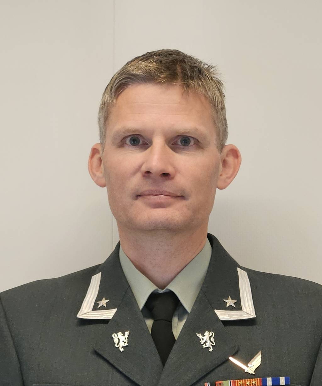 Passfoto_uniform_Amund Osflaten