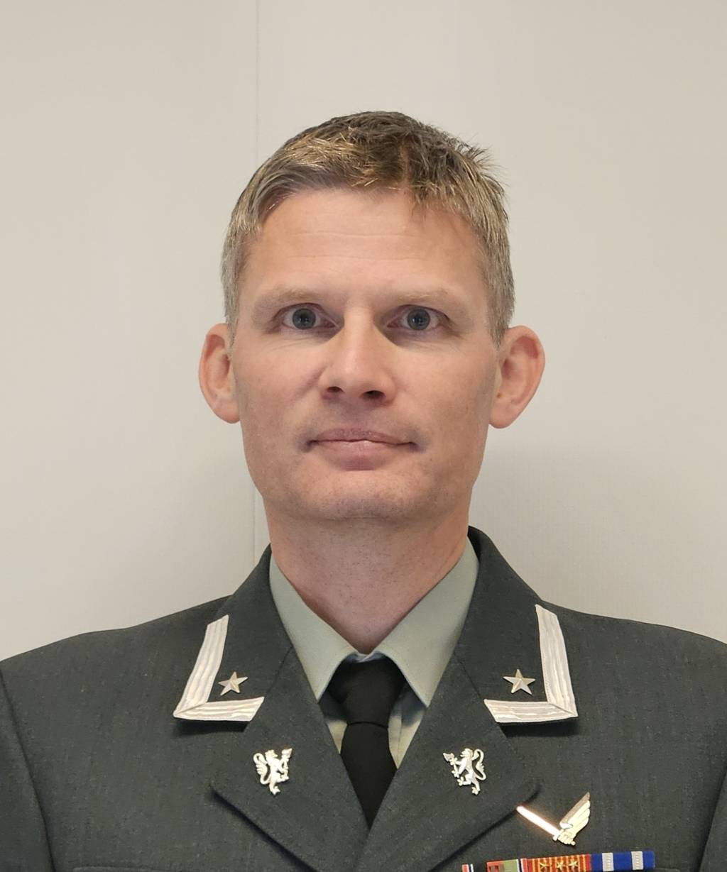 Passfoto_uniform_Amund Osflaten