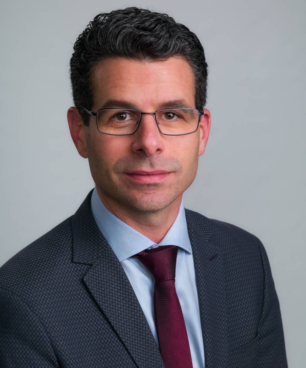 Dokter, Luke_Krigsskolen