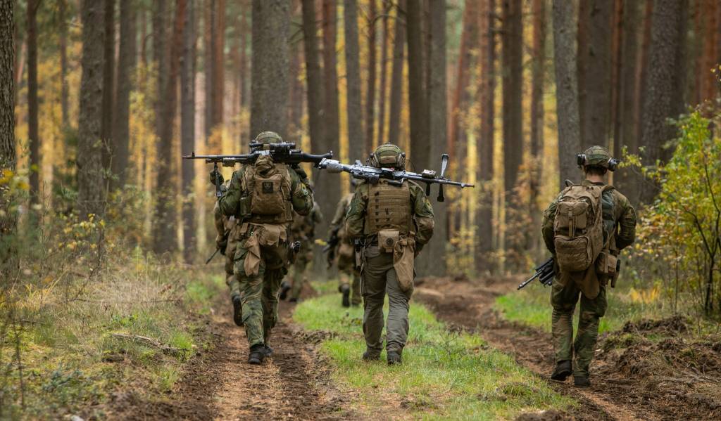 Soldatene i kompanistridsgruppa som er en del av NATO´s enhanced Forward Prescens trener på kompaniangrep før øvelse Iron Wolf.